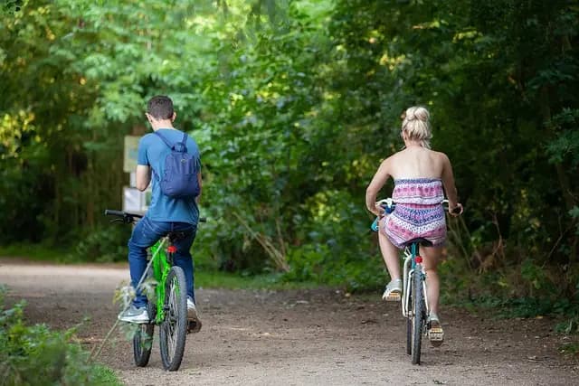 Jakie będą najgorętsze akcesoria na wiosnę? Przewodnik po nowinkach