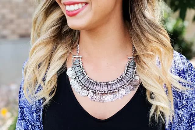 10 najciekawszych akcesoriów, które ożywią Twoje stylizacje