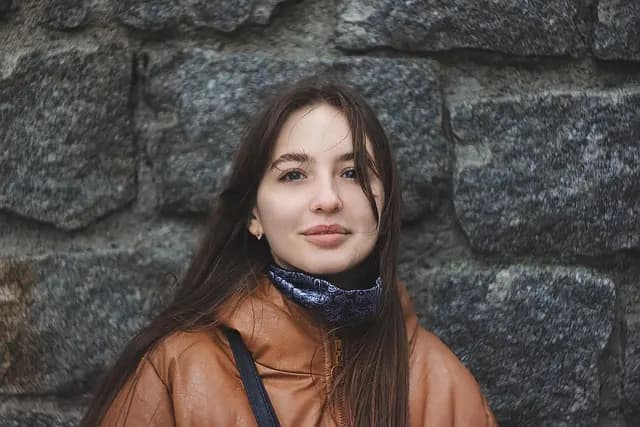 Jak nosić pastelowe kolory w stylizacjach? Poradnik modowy